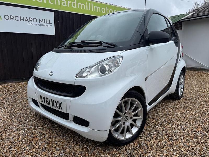 White Used 2011 Smart ForTwo Coupé Passion Coupe | £3,995 (Fair price) - Image 1/4