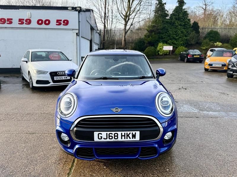 Begagnad Mini ONE Hatch 2018 Blå Halvkombi