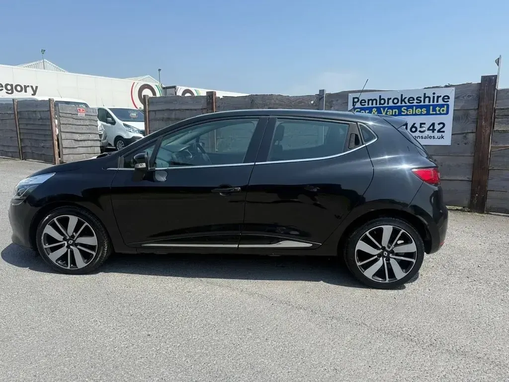 Used Renault Clio Dynamique 90 HP (66 kW) 2015 Black Hatchback