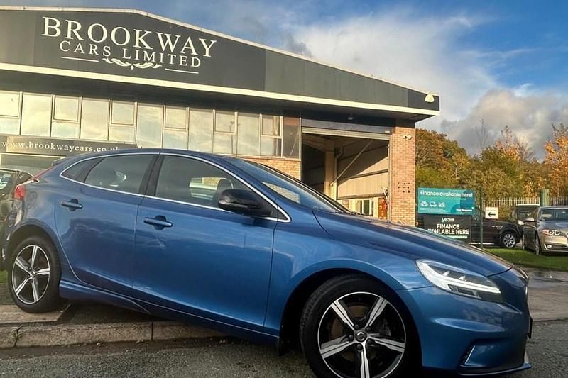 Blue Used 2018 Volvo V40 R-Design Estate | £10,490 (Fair price) - Image 1/1
