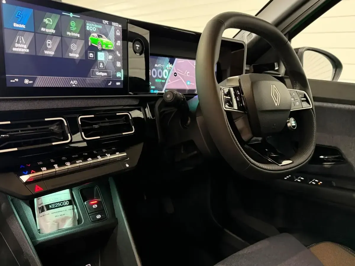 New Renault 5 E-Tech Urban 39 kW (54 HP) 2025 Green Hatchback