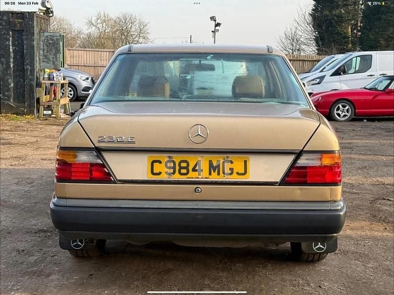 Used Mercedes E230 Classic 1985 Gold Sedan