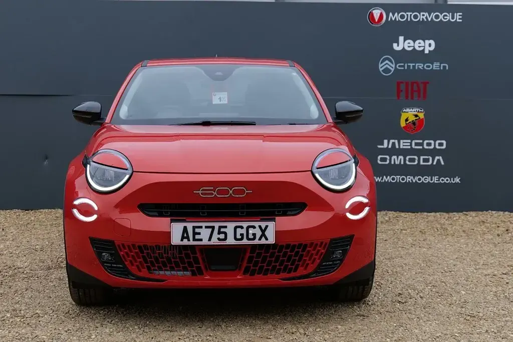 Nuevo Fiat 600 136 CV (100 kW) 2025 Naranja Utilitario
