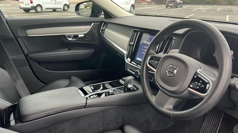 Used Volvo V90 Plus 350 HP (257 kW) 2024 Blue Estate