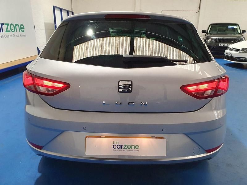 Used Seat Leon SE Dynamic 115 HP (84 kW) 2019 Silver Hatchback