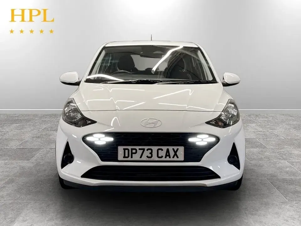 Used Hyundai i10 Advanced 2024 White Hatchback
