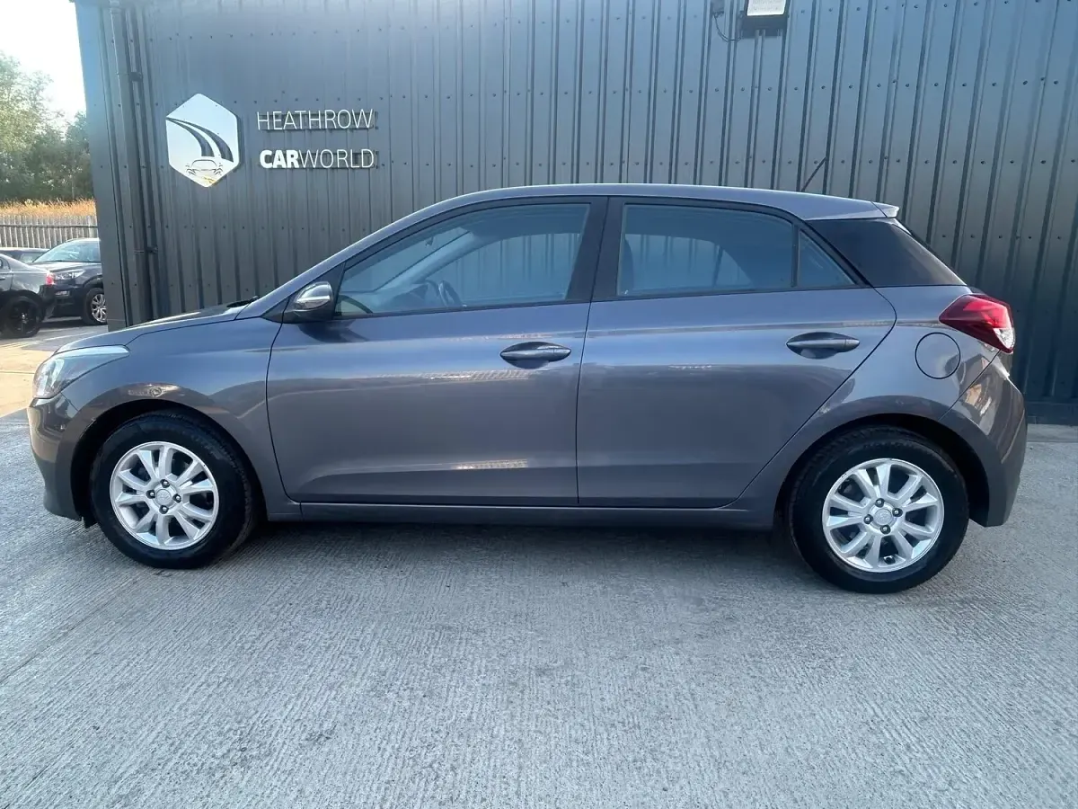 Used Hyundai i20 SE 84 HP (61 kW) 2017 Grey Hatchback