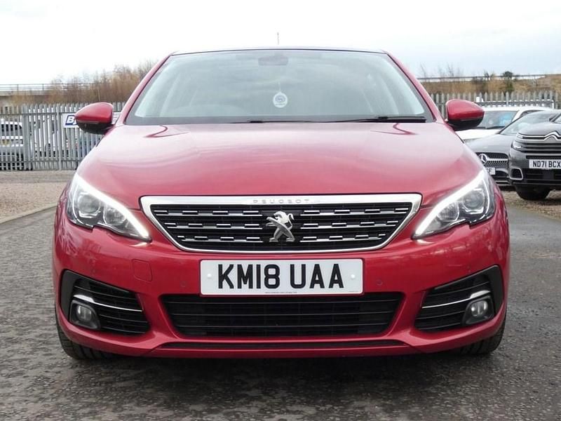 Used Peugeot 308 Allure 130 HP (95 kW) 2018 Red Hatchback