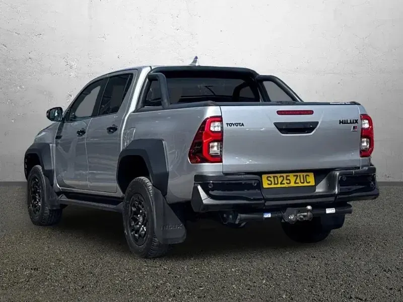 Used Toyota HiLux Sport 204 HP (150 kW) 2025 Silver Pickup