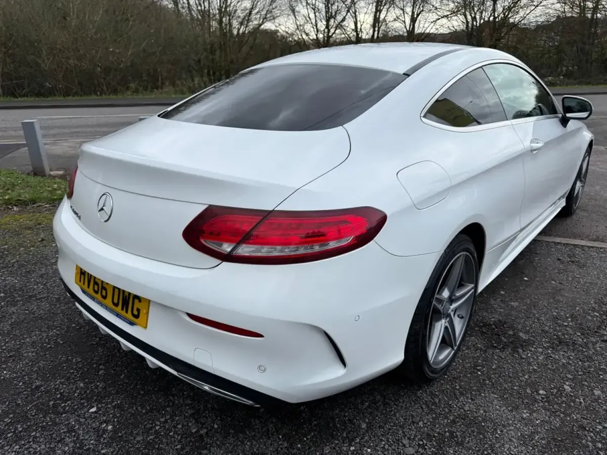 Begagnad Mercedes C220 AMG line 2016 Vit Sportkupé