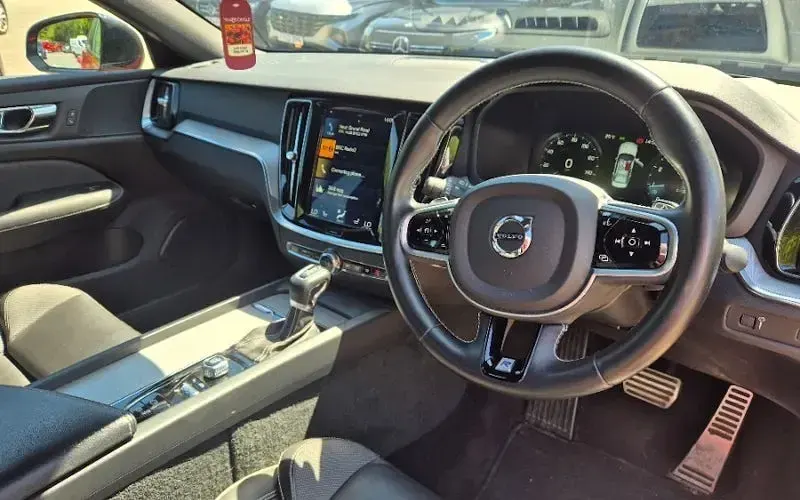 Used Volvo S60 R-Design 250 HP (183 kW) 2019 Sedan