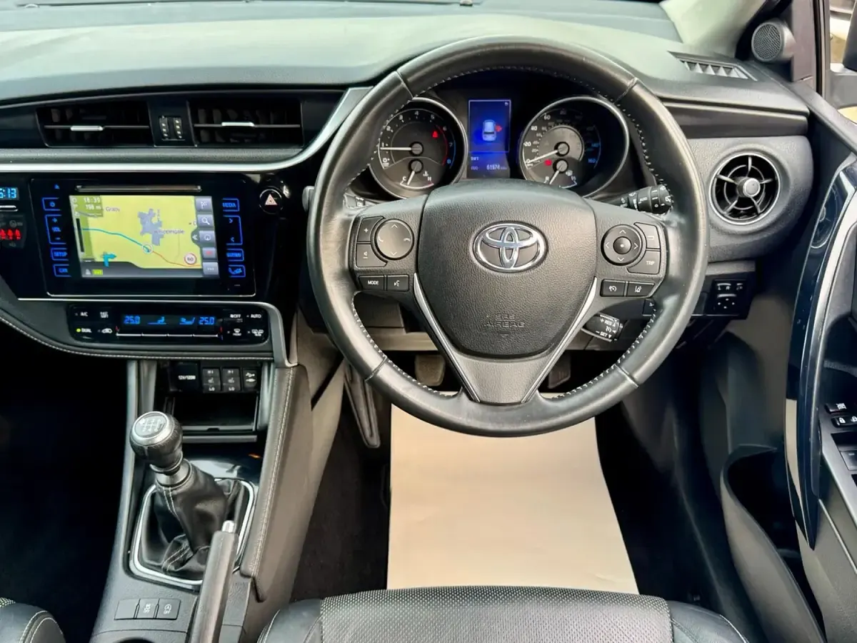 Used Toyota Auris 116 HP (85 kW) 2018 Blue Hatchback