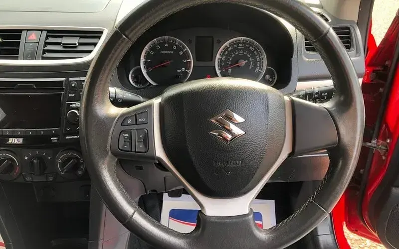 Used Suzuki Swift 94 HP (69 kW) 2013 Red Hatchback