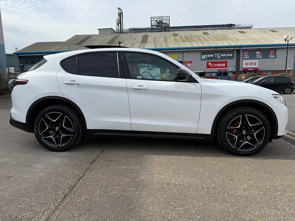 Used Alfa Romeo Stelvio Ti 276 HP (202 kW) 2019 White SUV