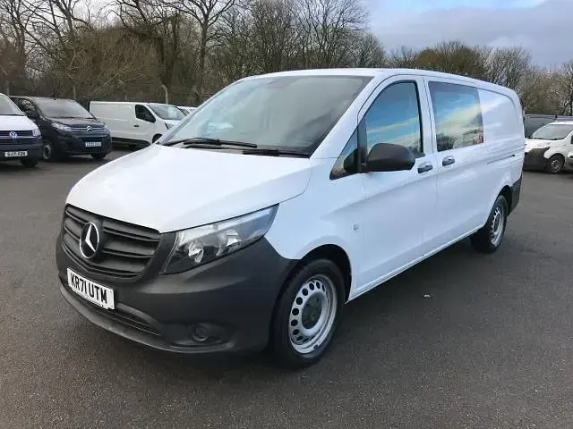 Used Mercedes Vito Progressive 160 HP (117 kW) 2021 White Van