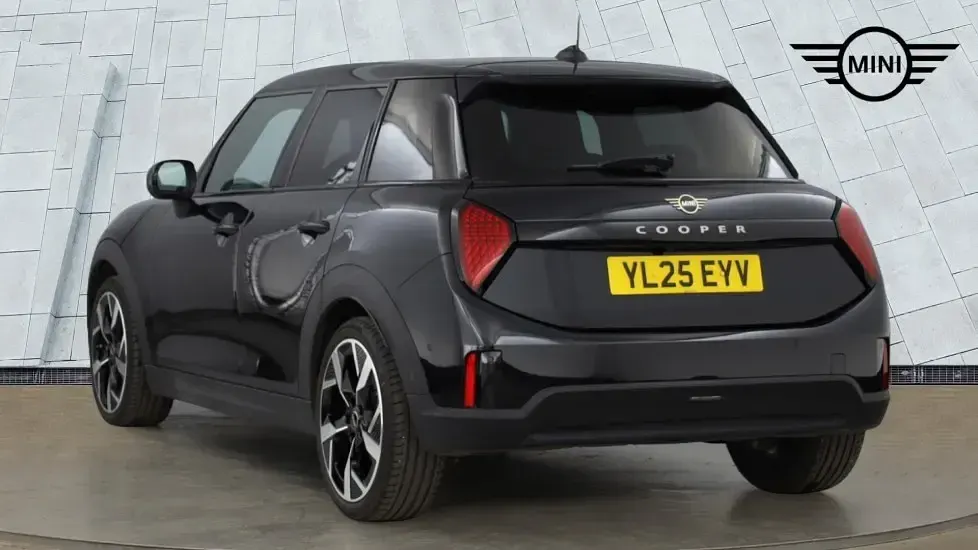 Used Mini Cooper Hatch 113 kW (154 HP) 2025 Black Hatchback