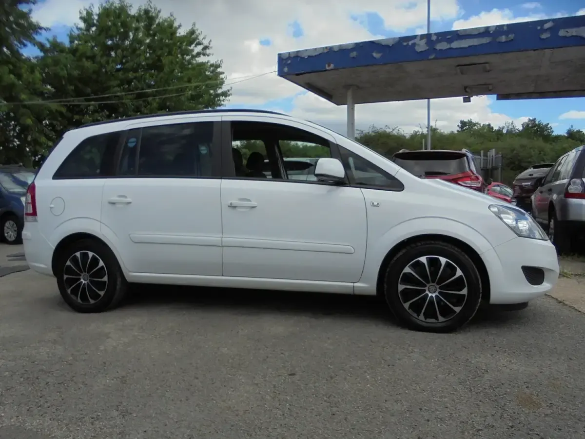 Used Vauxhall Zafira 2013 White MPV
