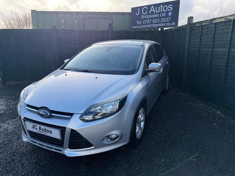 Used Ford Focus Zetec 115 HP (84 kW) 2013 Silver Hatchback