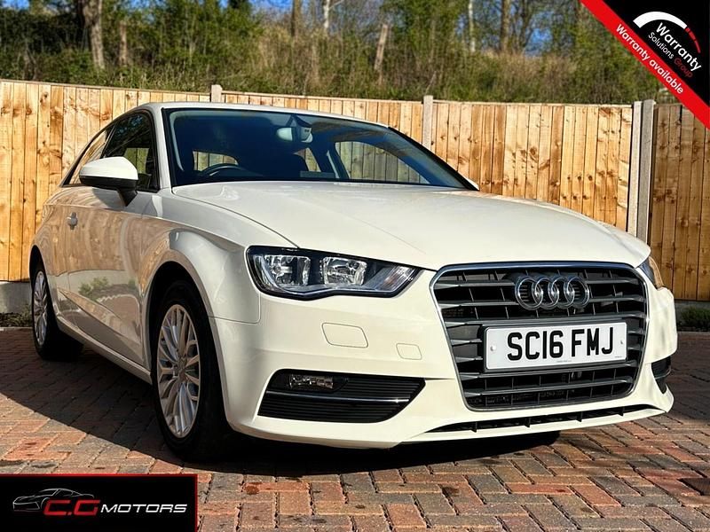 Used Audi A3 Comfort 110 HP (80 kW) 2016 White Hatchback