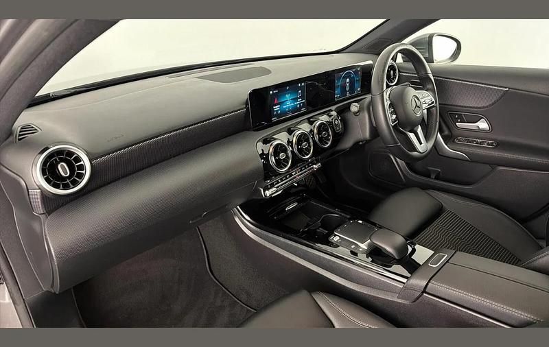 Begagnad Mercedes A200 150 HK (110 kW) 2021 Grå Halvkombi
