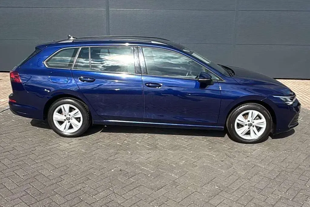 Used VW Golf VIII Life 147 HP (108 kW) 2023 Blue Estate