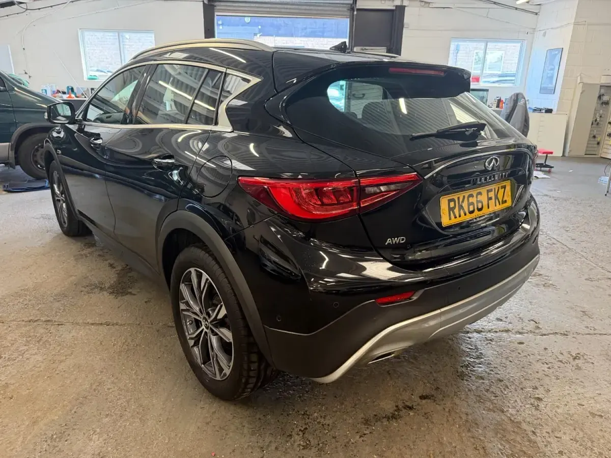 Used Infiniti QX30 Premium 170 HP (125 kW) 2016 Black MPV