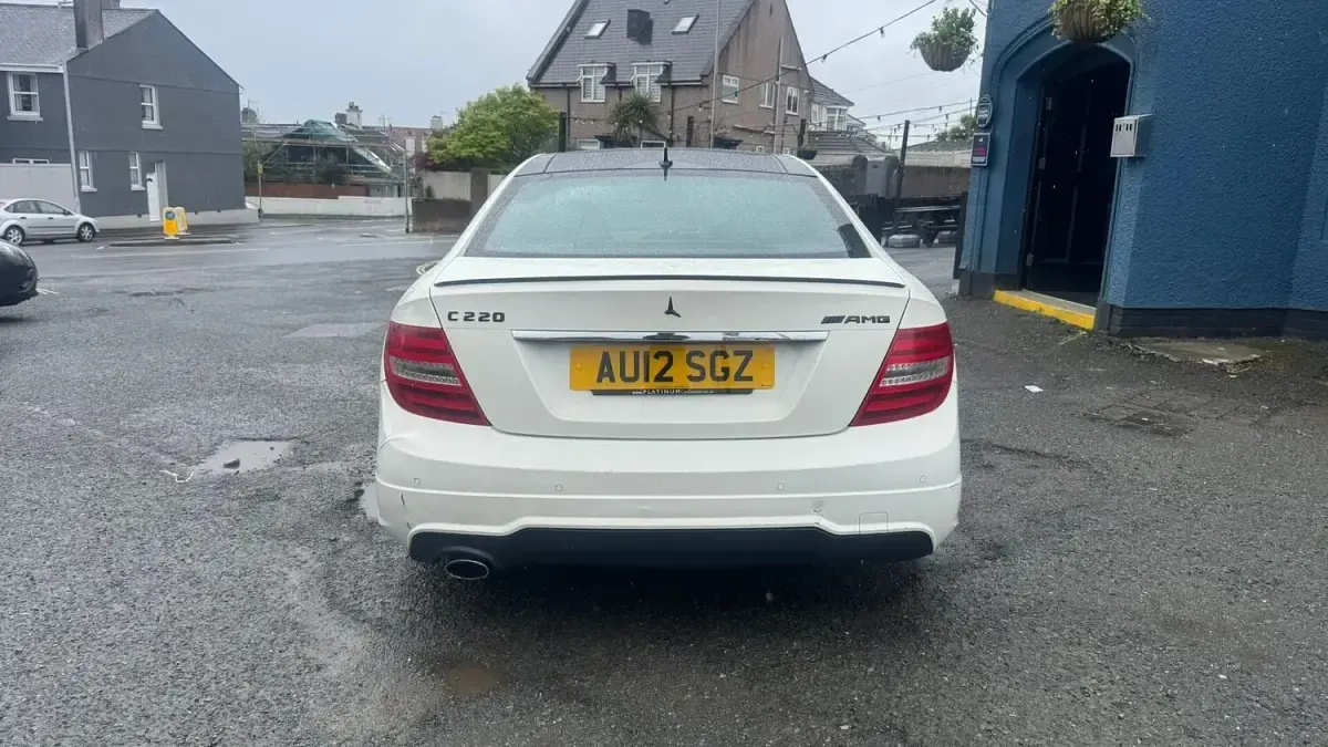 Used Mercedes C220 AMG 170 HP (125 kW) 2012 White Coupe