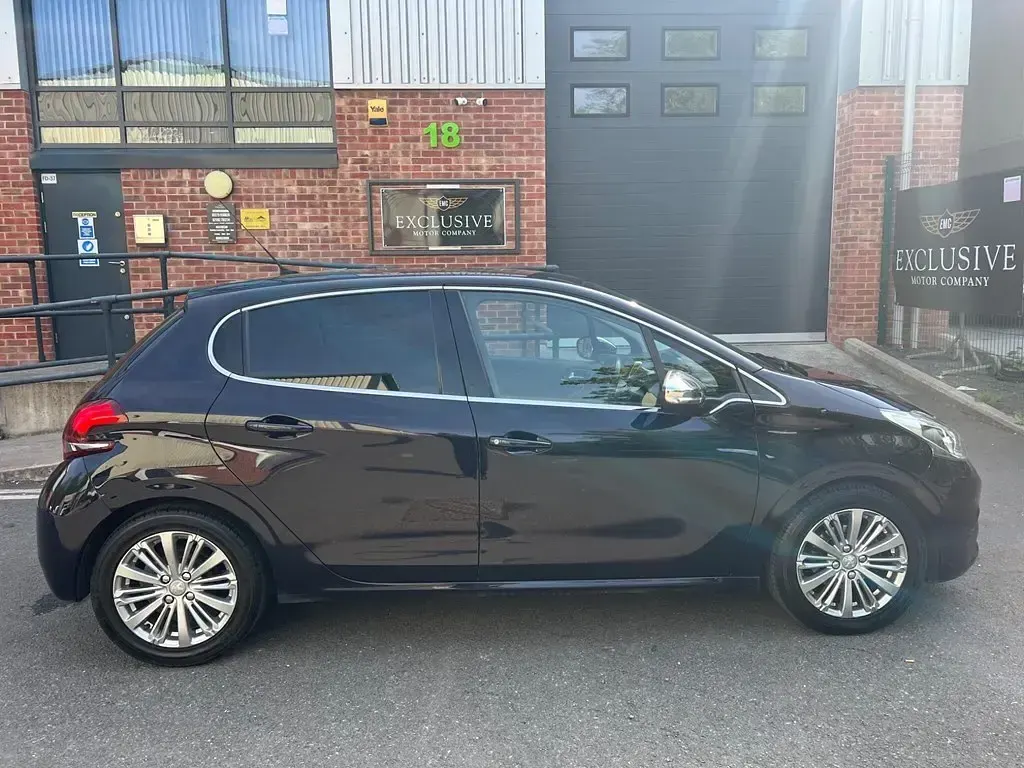 Second-hand Peugeot 208 Allure 2016 Albastru Hatchback