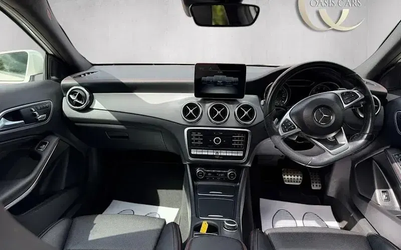 Used Mercedes GLA250 AMG line 211 HP (155 kW) 2018 White SUV