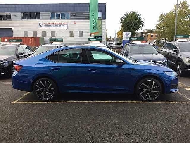 New Skoda Octavia SportLine 110 HP (80 kW) 2025 Race blue metallic Hatchback