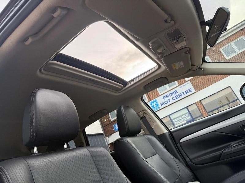 Used Mitsubishi Outlander P-HEV 2015 Black Estate