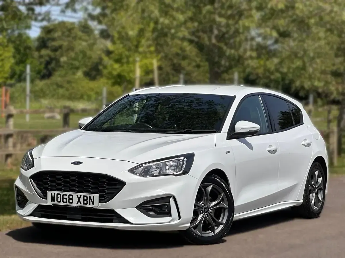 Used Ford Focus ST-Line 2019 White Hatchback