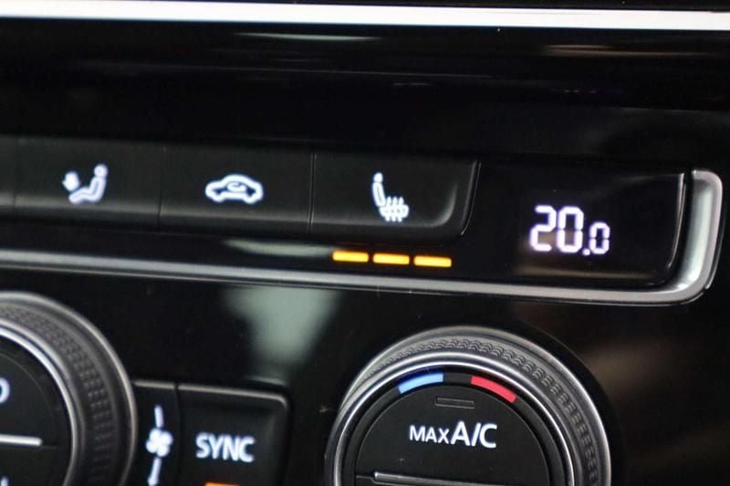 Used VW Golf VII GTI 230 HP (169 kW) 2017 Red Hatchback