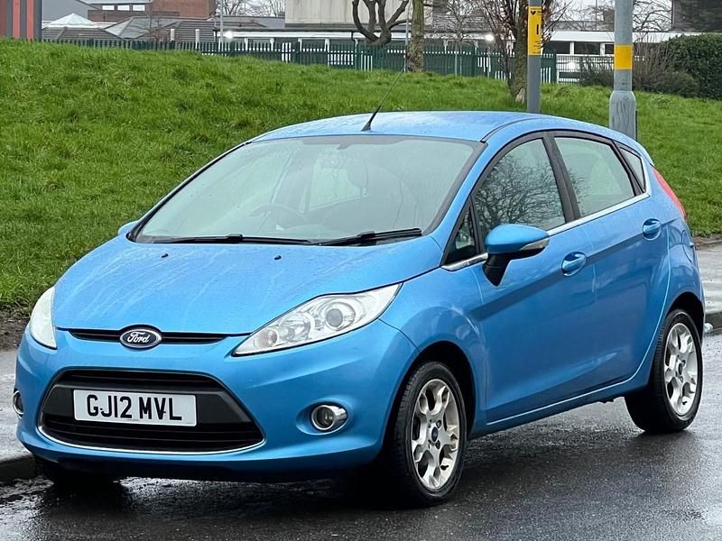 Usado Ford Fiesta Zetec 2012 Azul Utilitario