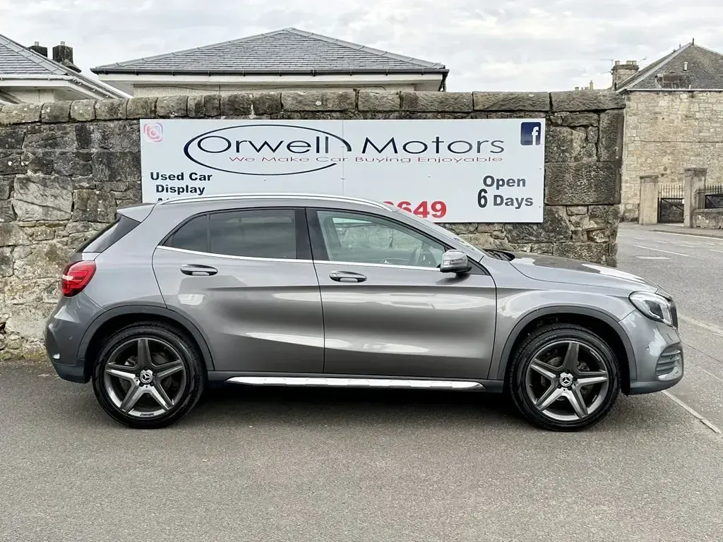 Usado Mercedes GLA200 AMG Line Premium 156 HP (114 kW) 2018 Cinzento SUV