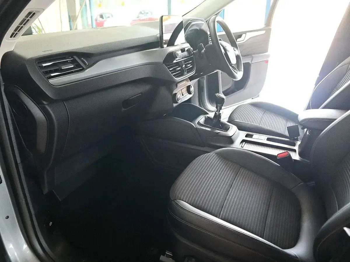 Used Ford Kuga Titanium 150 HP (110 kW) 2023 Silver SUV