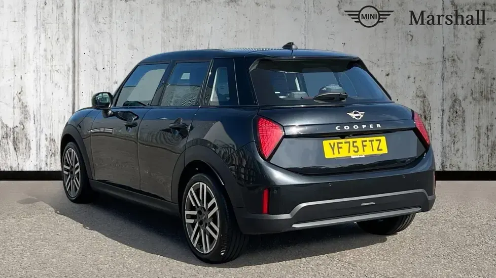 Used Mini Cooper Hatch 113 kW (154 HP) 2025 Black Hatchback