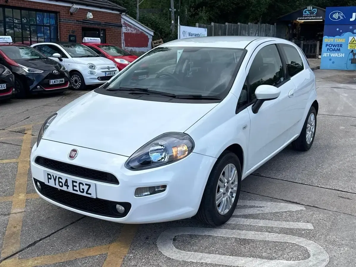 Używany Fiat Punto Easy 77 KM (56 kW) 2014 Biały Hatchback