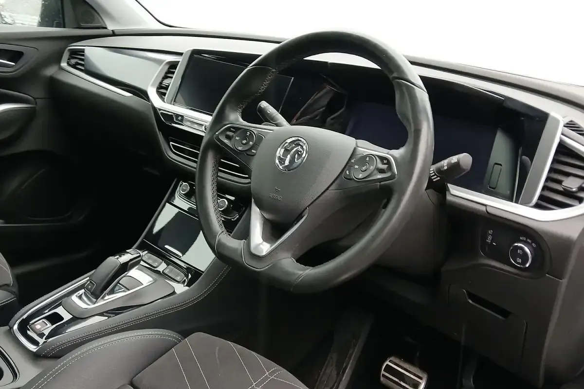 Second-hand Vauxhall Grandland X Ultimate 130 CP (95 kW) 2022 Alb SUV