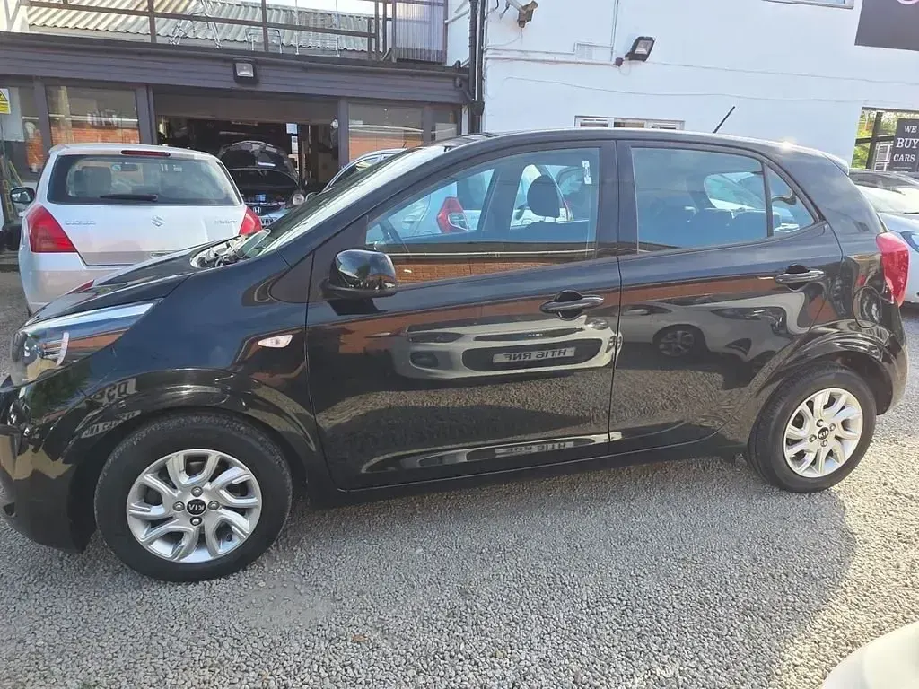 Second-hand Kia Picanto 66 CP (48 kW) 2017 Negru Hatchback