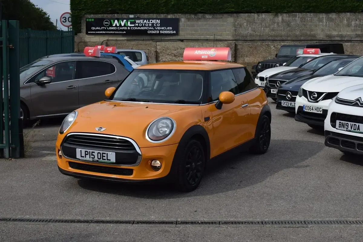Used Mini ONE Hatch 102 HP (75 kW) 2015 Orange Hatchback