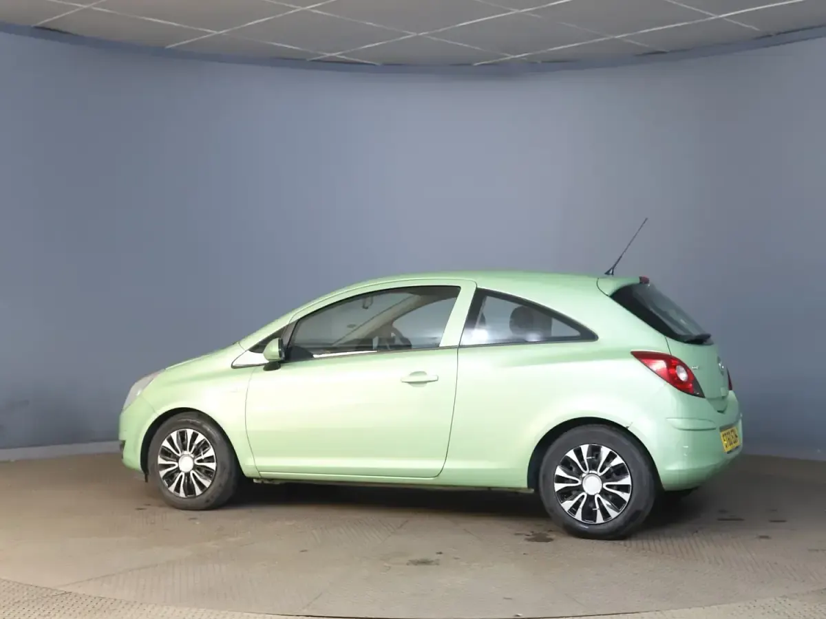 Used Vauxhall Corsa 85 HP (62 kW) 2010 Green Hatchback