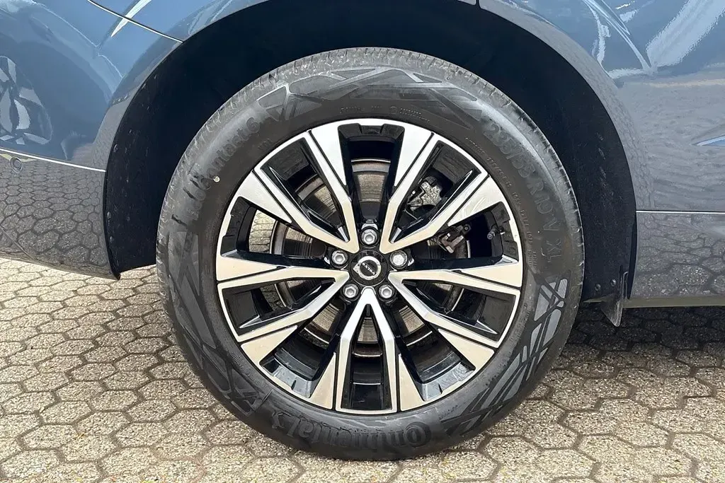Used Volvo XC60 Plus 197 HP (144 kW) 2023 Blue SUV