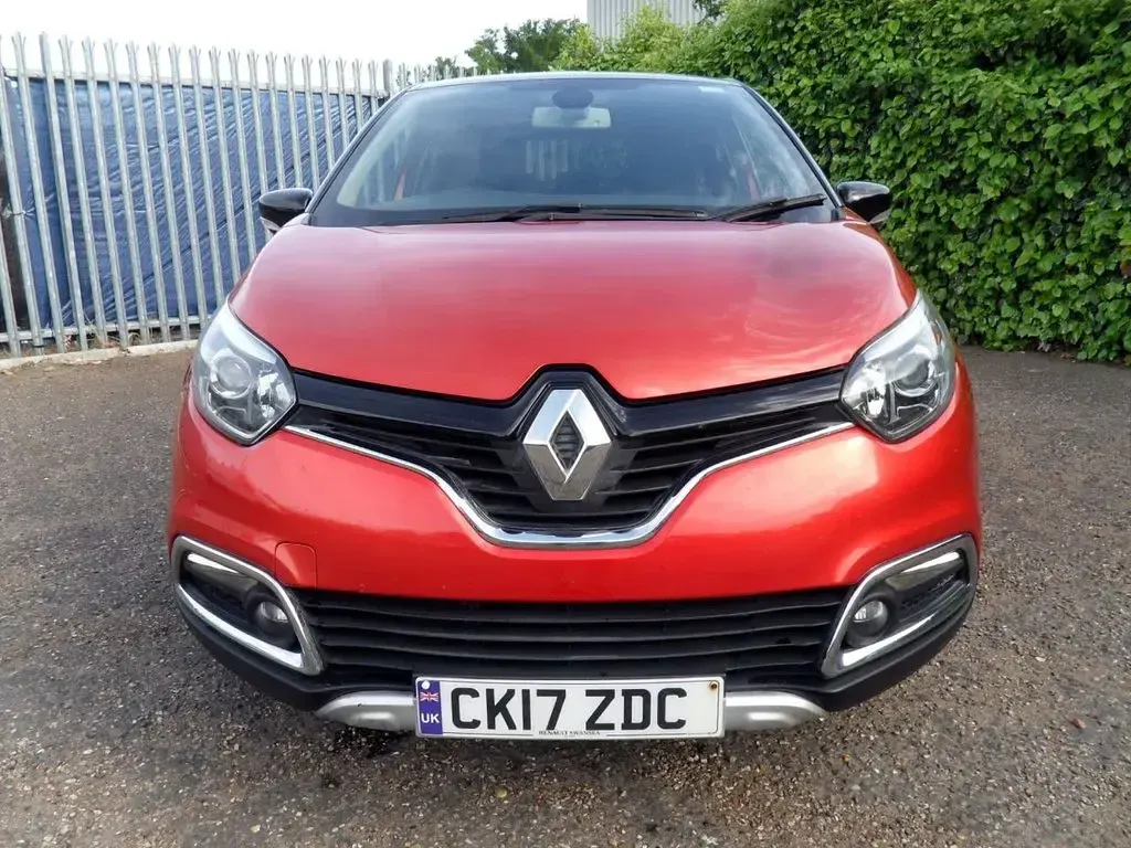 Used Renault Captur Signature 120 HP (88 kW) 2017 Red SUV