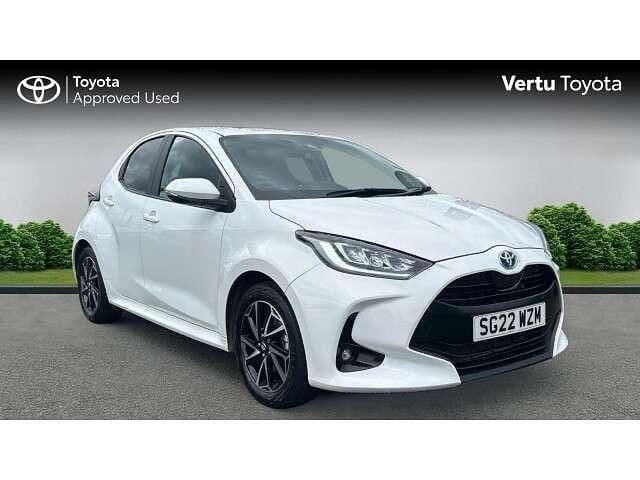 White Used 2022 Toyota Yaris Hybrid Design Hatchback | £17,205 (Fair price) - Image 1/4