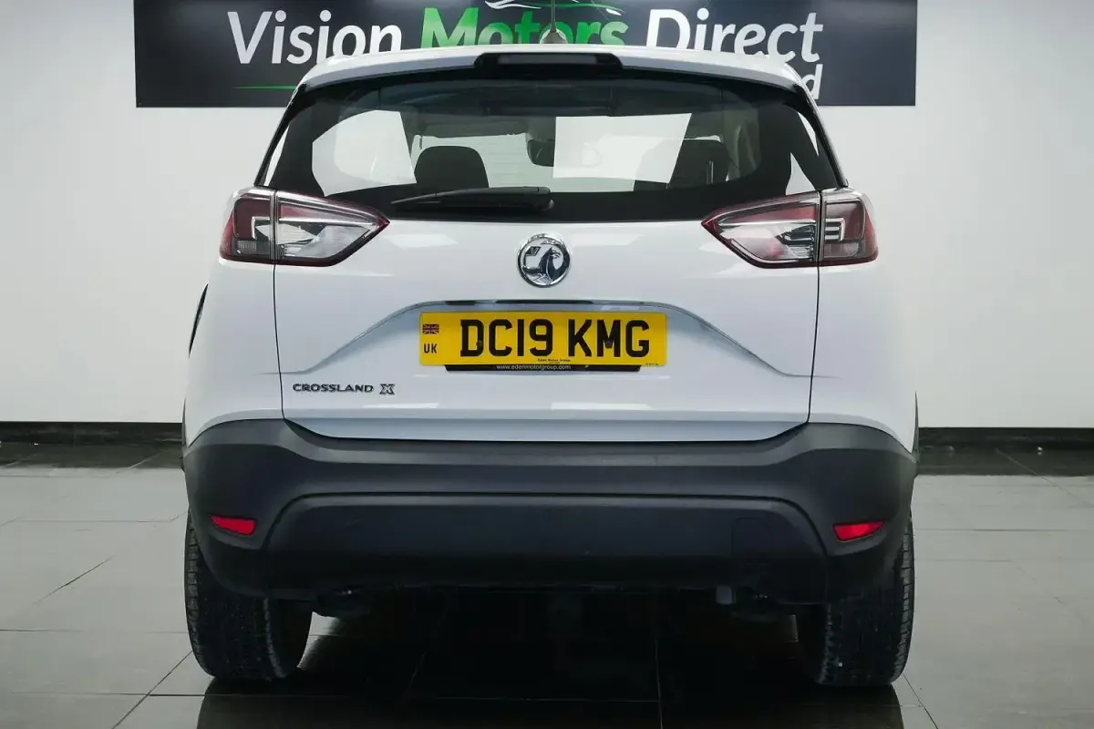 Used Vauxhall Crossland X 81 HP (59 kW) 2019 White SUV