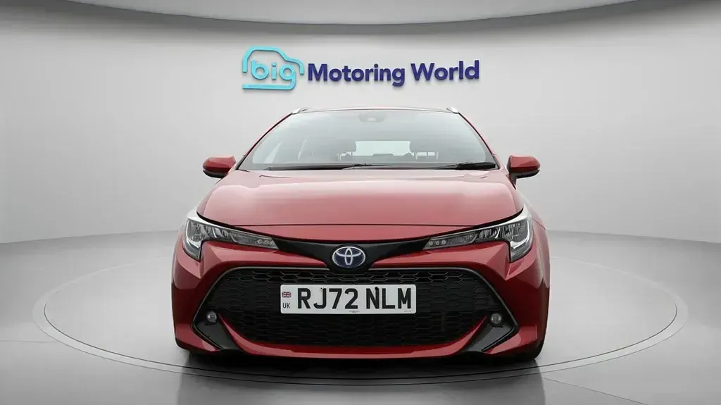 Usado Toyota Corolla 140 HP (102 kW) 2023 Vermelho Carrinha