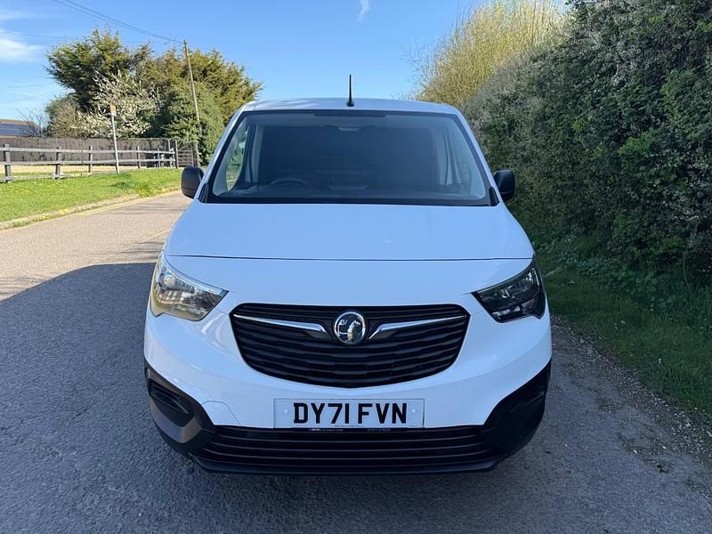 Used Vauxhall Combo 100 HP (73 kW) 2021 White MPV