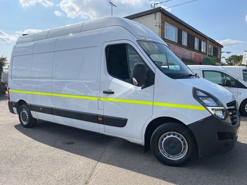 White Used 2021 Vauxhall Movano Van | £8,995 (Fair price) - Image 1/4