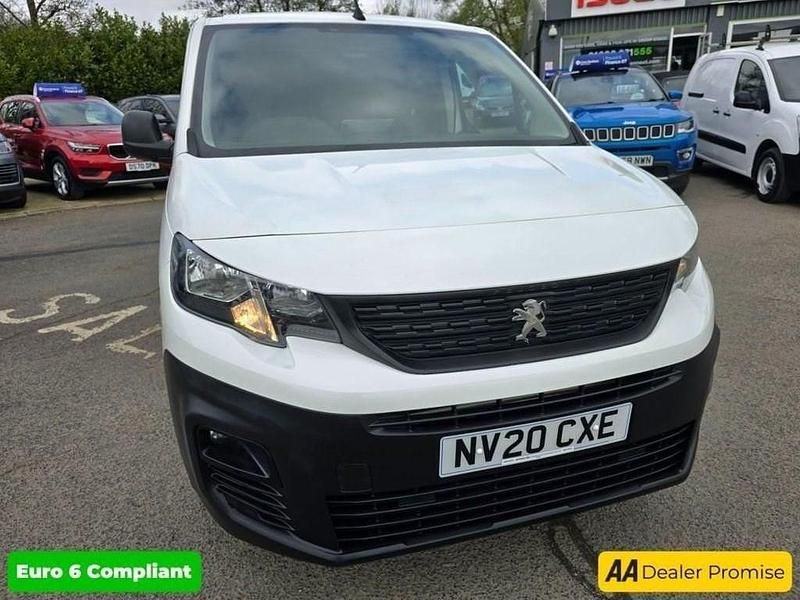 Begagnad Peugeot Partner 101 HK (74 kW) 2020 Vit Minibuss